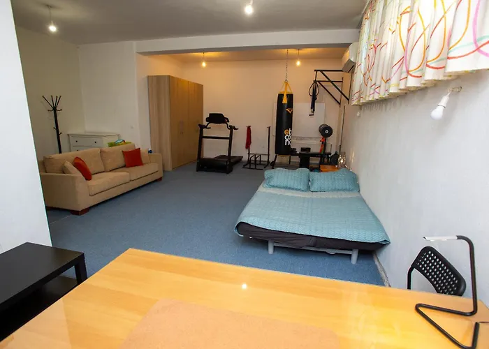 River Side Alli Meria